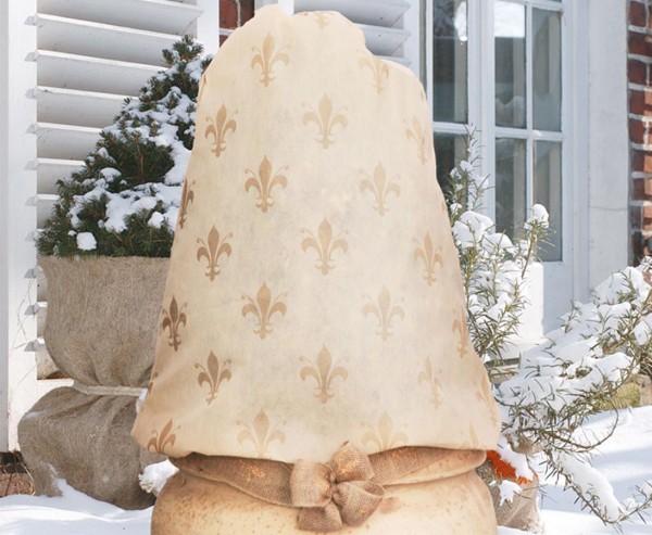 Winterschutz Vliesmütze als Haube mit Lilien Motiv Höhe 160cm x Breite 130cm in beige/braun farbig